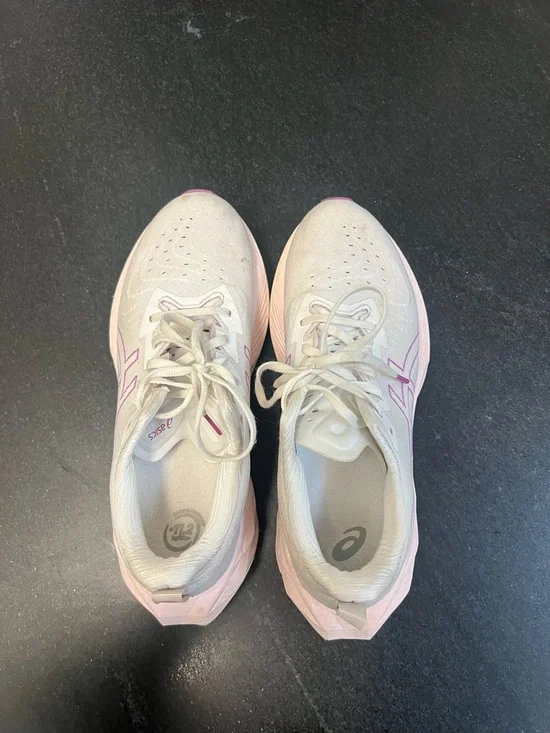 ASICS - Picture 4 of 5